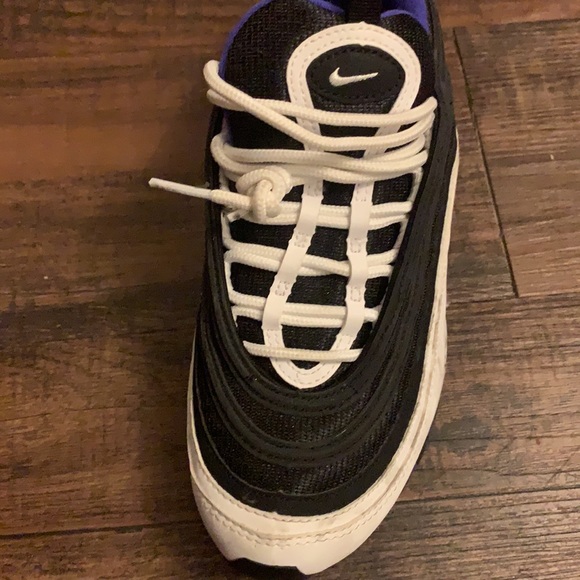 Like new size 6Y air max - Picture 4 of 6